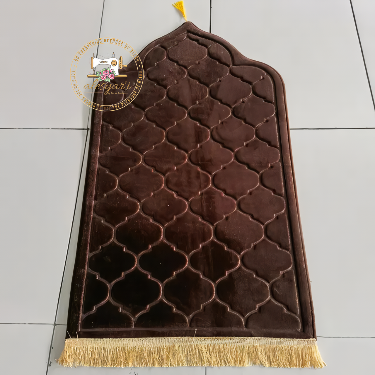 Alesyari Shop I Embossed Flannel Prayer Mat: Soft, Non-Slip, and Portable Worship Blanket for Ramadan Gift