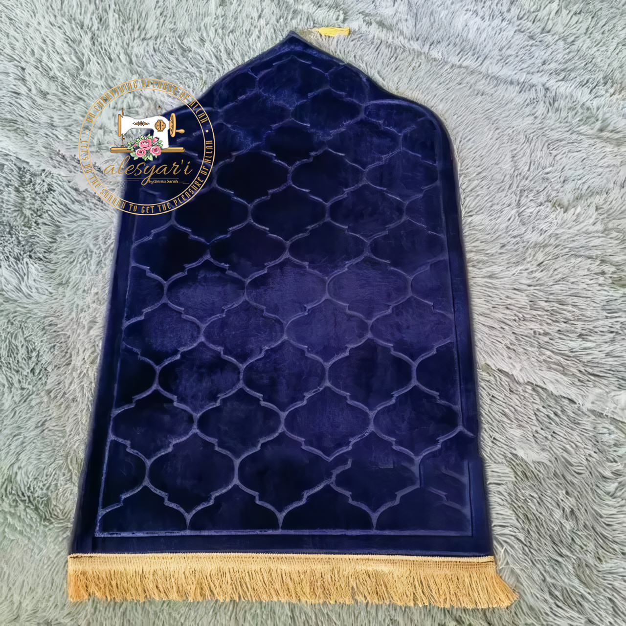 Alesyari Shop I Embossed Flannel Prayer Mat: Soft, Non-Slip, and Portable Worship Blanket for Ramadan Gift