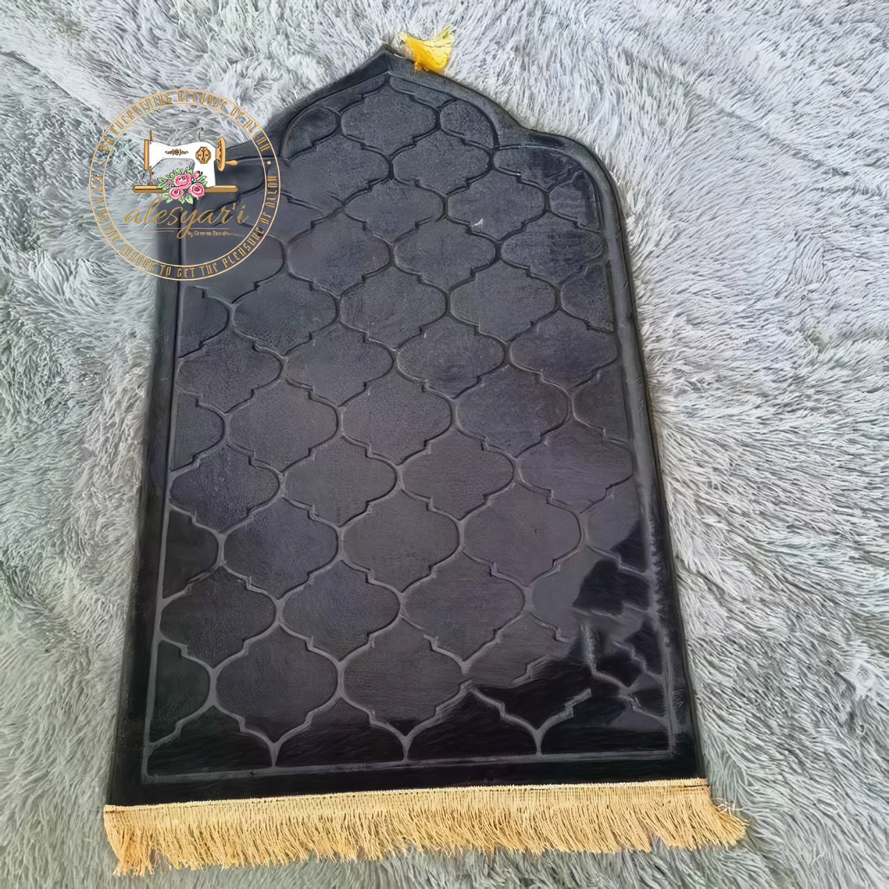 Alesyari Shop I Embossed Flannel Prayer Mat: Soft, Non-Slip, and Portable Worship Blanket for Ramadan Gift