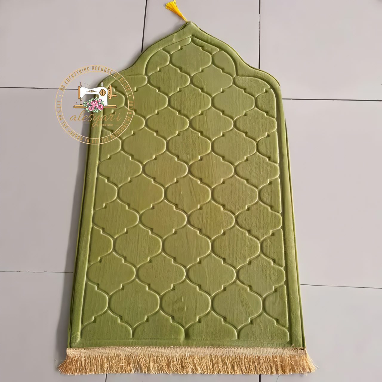 Alesyari Shop I Embossed Flannel Prayer Mat: Soft, Non-Slip, and Portable Worship Blanket for Ramadan Gift