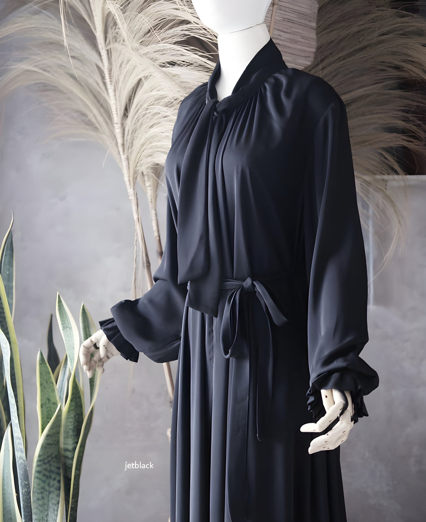 The detail of Abaya Nourah Series in Jetblack color.