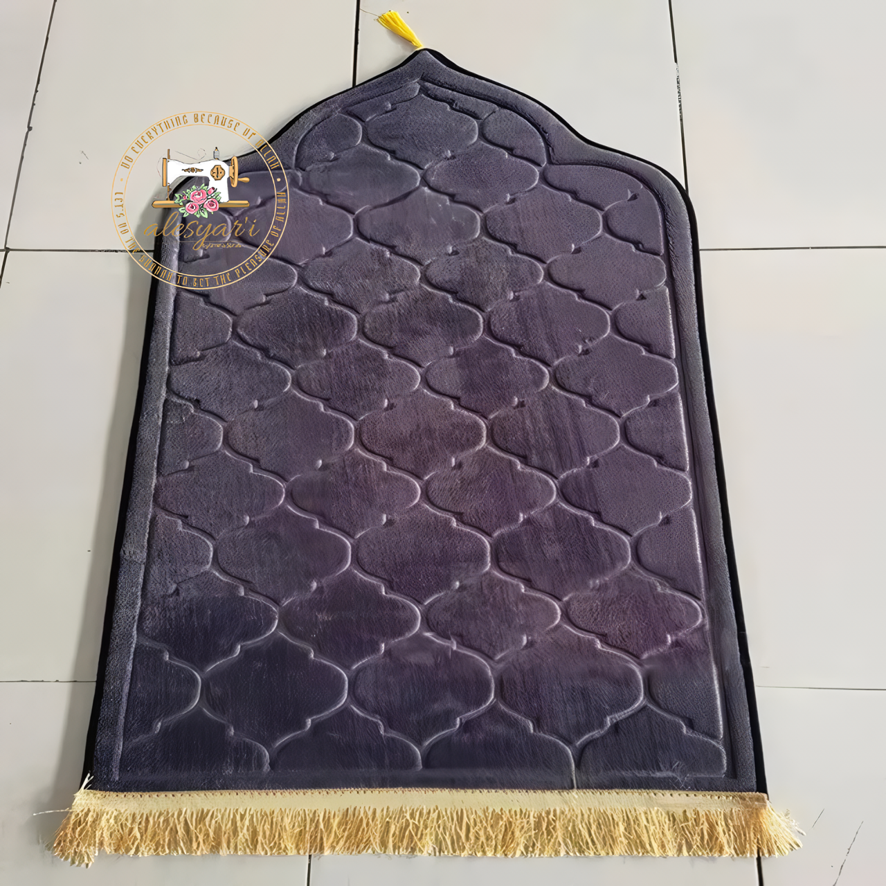 Alesyari Shop I Embossed Flannel Prayer Mat: Soft, Non-Slip, and Portable Worship Blanket for Ramadan Gift