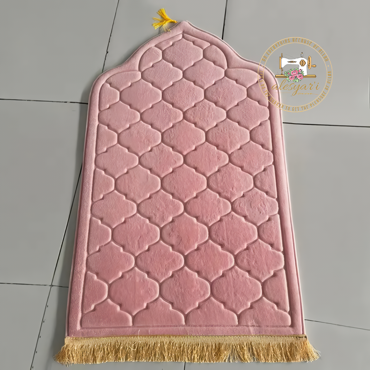 Alesyari Shop I Embossed Flannel Prayer Mat: Soft, Non-Slip, and Portable Worship Blanket for Ramadan Gift