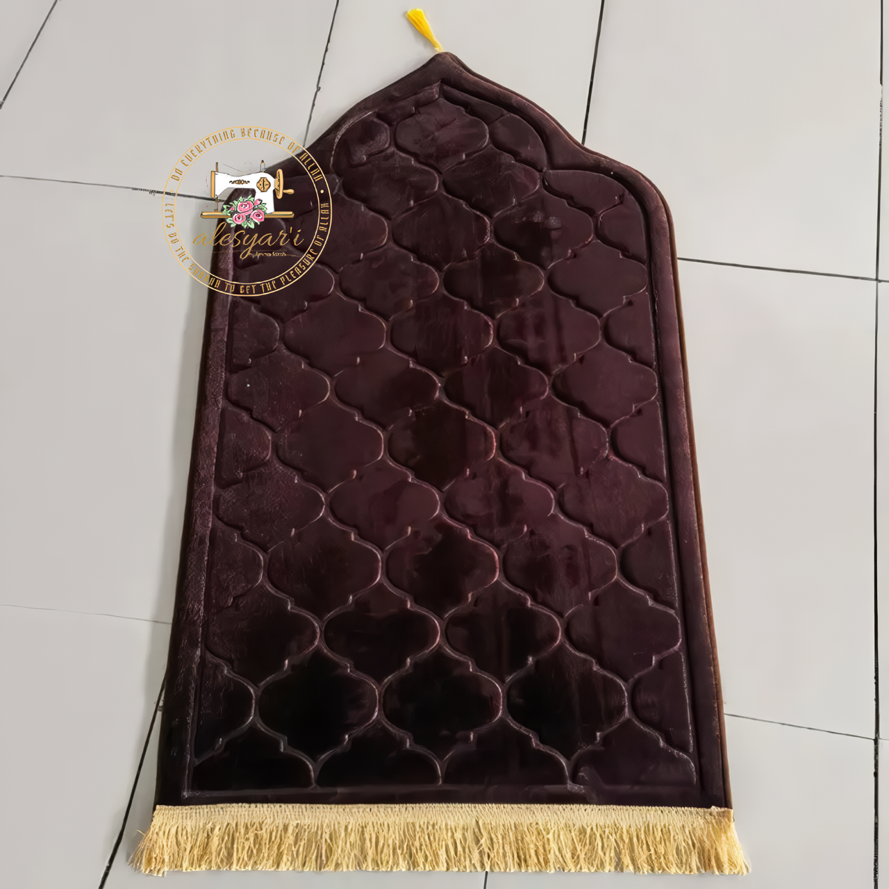 Alesyari Shop I Embossed Flannel Prayer Mat: Soft, Non-Slip, and Portable Worship Blanket for Ramadan Gift