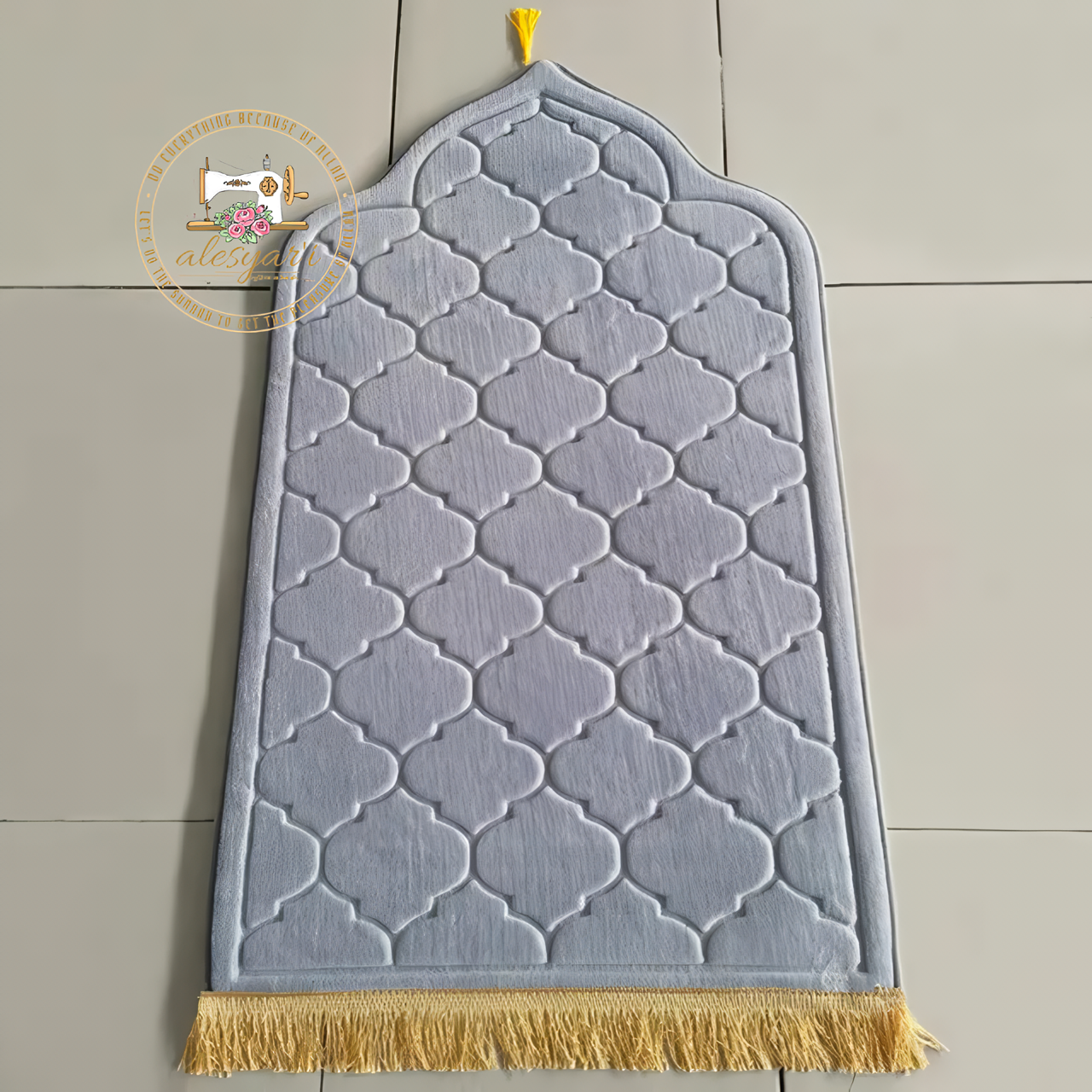 Alesyari Shop I Embossed Flannel Prayer Mat: Soft, Non-Slip, and Portable Worship Blanket for Ramadan Gift