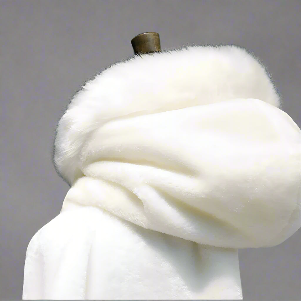 Elegant Faux Fur Bridal Cape Luxury Winter Wedding Wrap Hooded Cloak for Brides or Formal Events