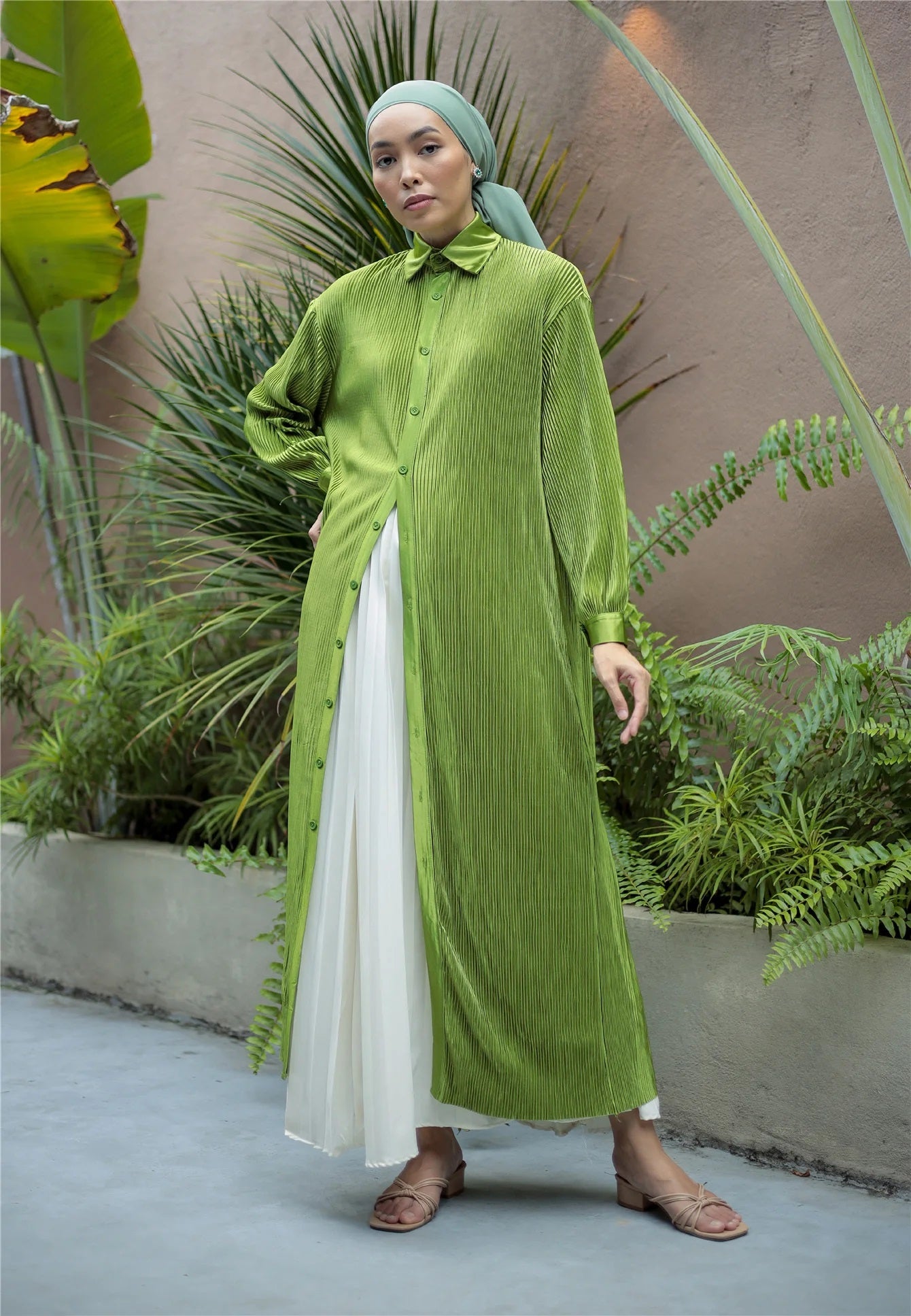 Alesyari Shop I Islamic Kimono Abaya Dress: Indonesian, Malay, Arab, Middle Eastern Inspired Folding Gown - Jalabiya for Women, Ideal for Cardigan, Middle Eastern Attire.