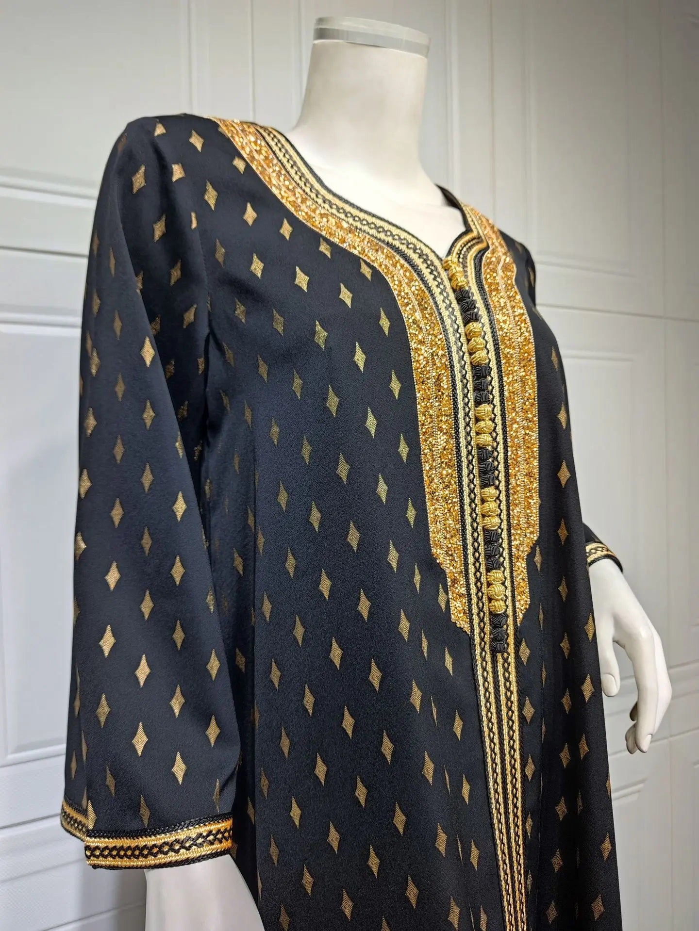 Alesyari Shop I Muslim Abaya Dress with Embroidered Flowers: Saudi-Style Black Abaya: Loose-Fit with Antique Diamond Pattern