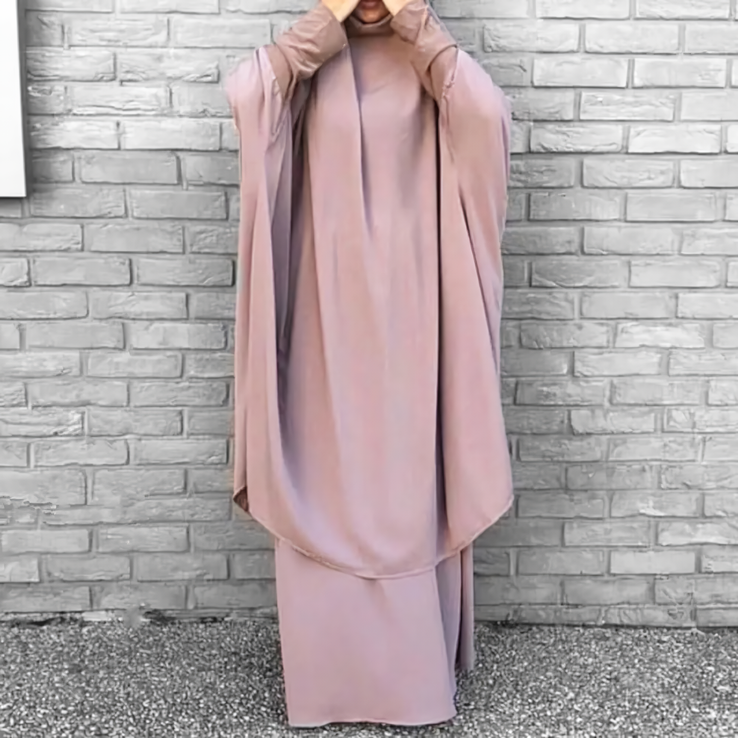 Casual Muslim women's clothing in Dubai for Eid, featuring Jilbab, Abaya, and Ramadan attire