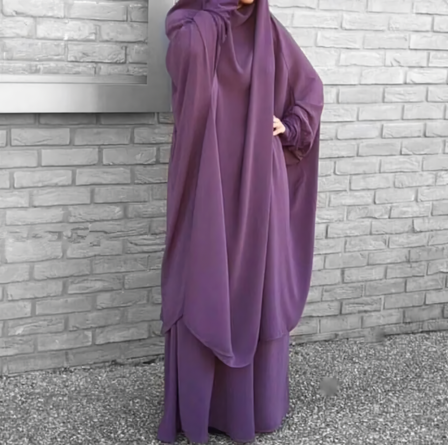 Casual Muslim women's clothing in Dubai for Eid, featuring Jilbab, Abaya, and Ramadan attire