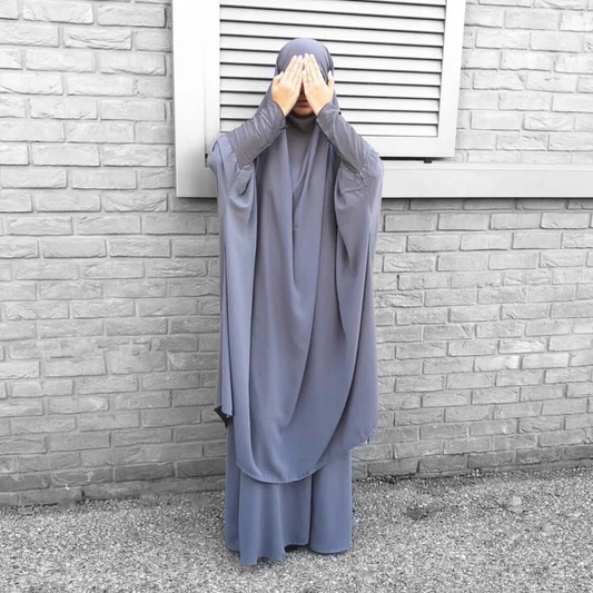 Alesyari Shop I Collection of Muslim women's hijab skirts suitable for Islamic prayers, as well as a set of long abaya skirts and khimar for Ramadan.