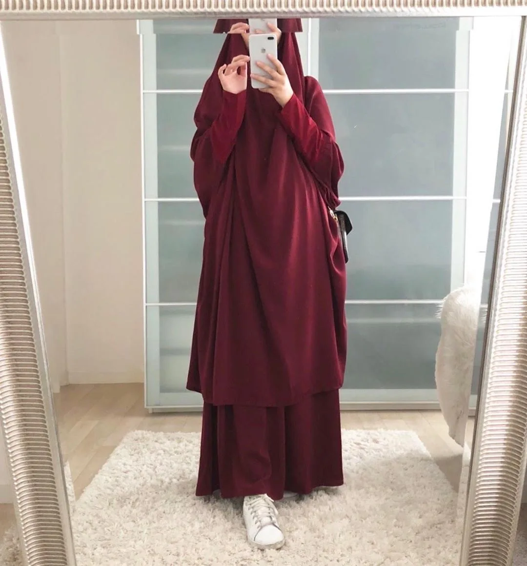 Alesyari Shop I Collection of Muslim women's hijab skirts suitable for Islamic prayers, as well as a set of long abaya skirts and khimar for Ramadan.