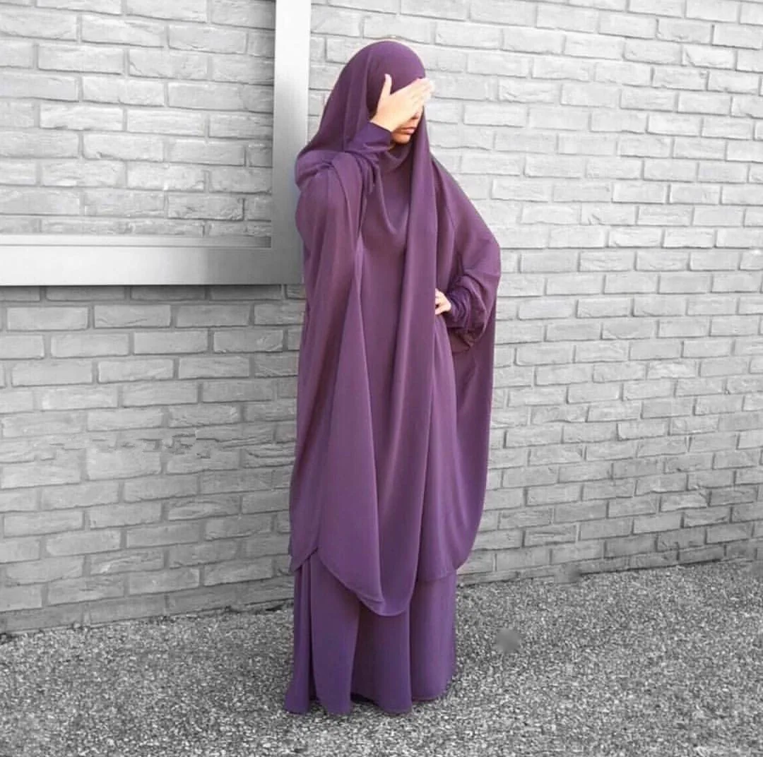 Alesyari Shop I Collection of Muslim women's hijab skirts suitable for Islamic prayers, as well as a set of long abaya skirts and khimar for Ramadan.