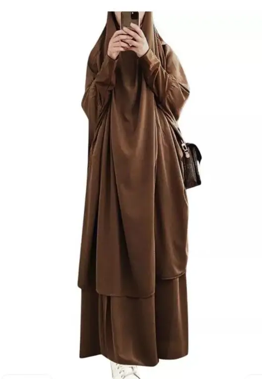 Alesyari Shop I Collection of Muslim women's hijab skirts suitable for Islamic prayers, as well as a set of long abaya skirts and khimar for Ramadan.