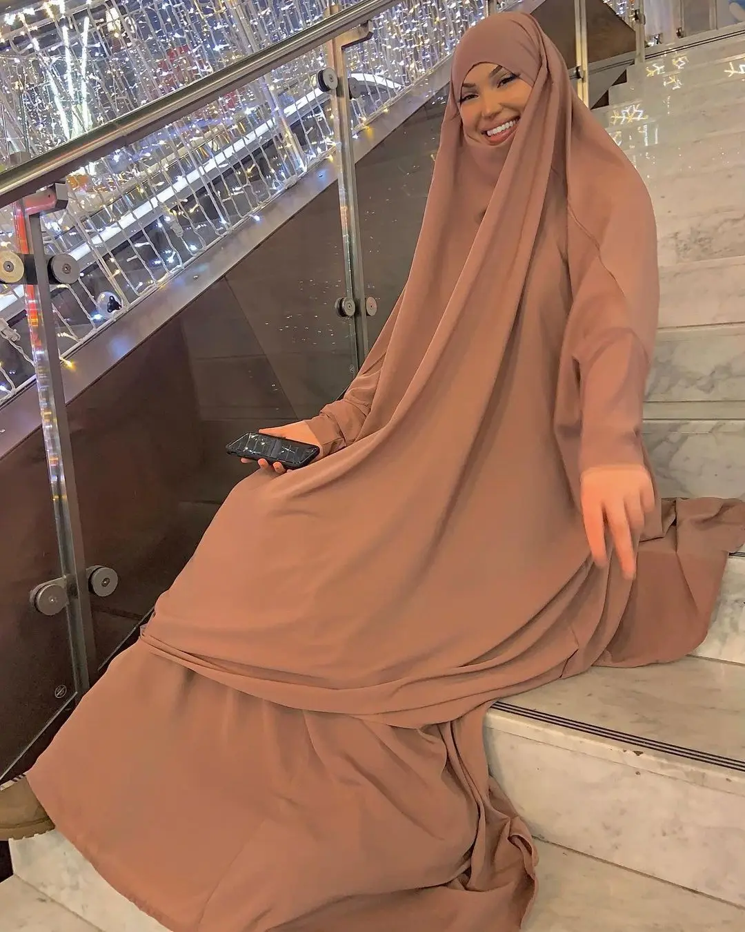 Alesyari Shop I Collection of Muslim women's hijab skirts suitable for Islamic prayers, as well as a set of long abaya skirts and khimar for Ramadan.