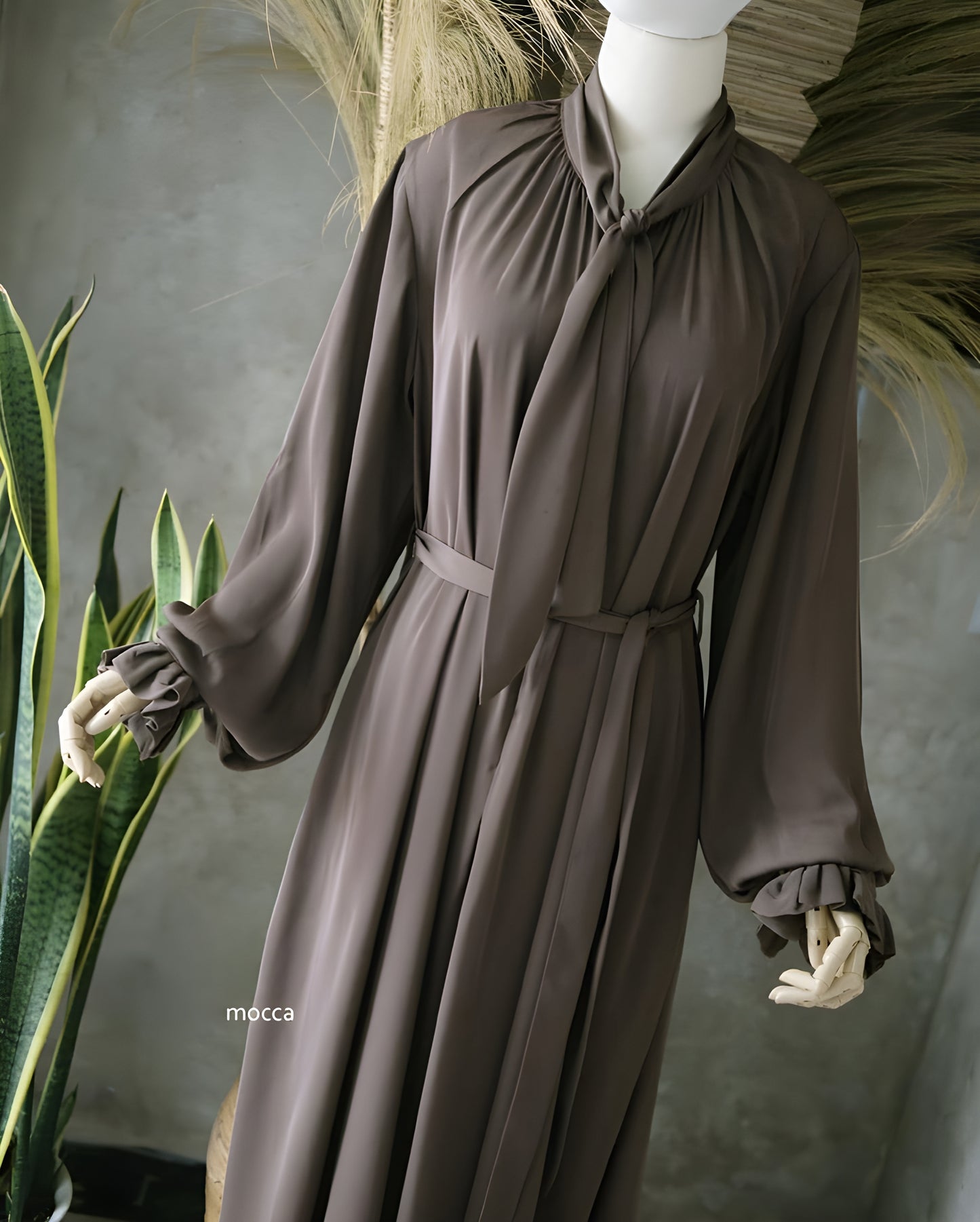 The detail of Abaya Nourah Series in Mocca color.