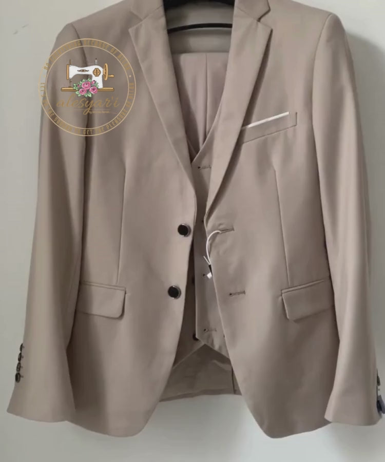 Alesyari Shop I High-End Three-Piece Suit - Impeccable Jacket, Vest, and Pants in a Refined Solid Color Design a Formal Business Menswear